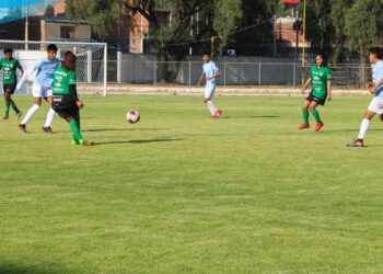 La selección boliviana femenina tuvo un amistoso benéfico exitoso