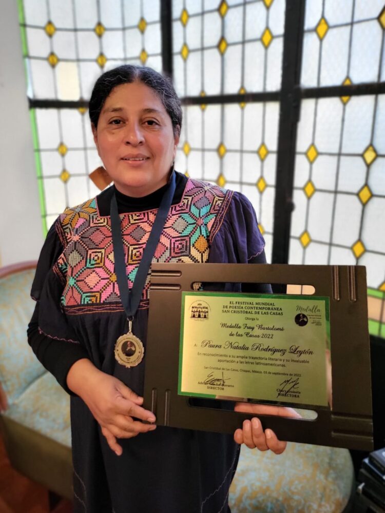 Premian en México a la poeta boliviana Paura Rodríguez Leytón
