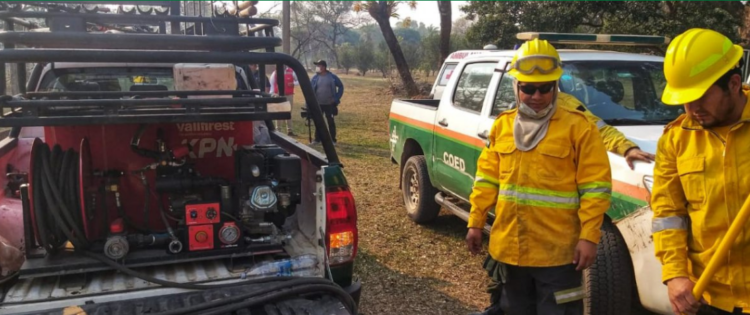 Acción conjunta entre Defensa Civil y la Gobernación cruceña logra sofocar varios incendios