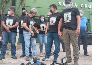 Asociación de Periodistas realiza un plantón ante la justicia por liberación de los dos detenidos por el caso Las Londras