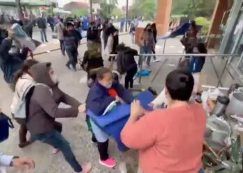 El desalojo de manifestantes en la Gobernación de santa Cruz. Video: RRSS