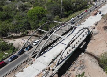 Gobernación inaugura puente que conecta con el Urubó iniciado en la gestión de Rubén Costas