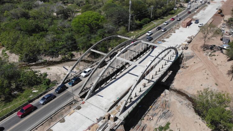 Gobernación inaugura puente que conecta con el Urubó iniciado en la gestión de Rubén Costas