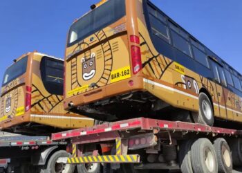 Los buses PumaKatari nuevos en Patacamaya. Foto: AMN