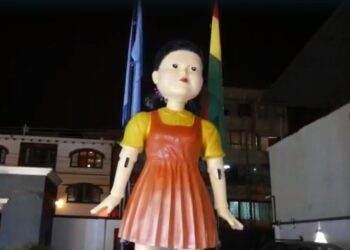 Una réplica de ‘Younghee’, del Juego del Calamar, el caro regalo de una quinceañera