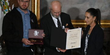 México honra a familia de Assange en nombre de la ‘libertad de expresión’