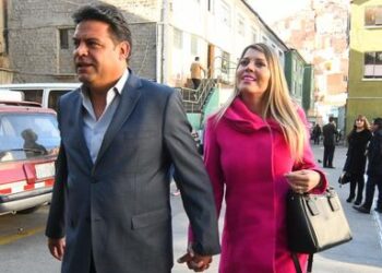 Luis Revilla se declara en la clandestinidad y la Fiscalía cita a su esposa; Vera dice que pudo escapar a Brasil