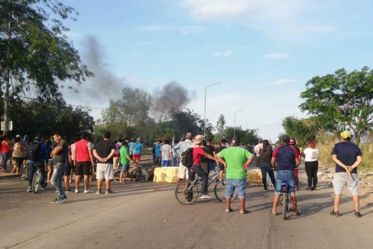 Se desborda la tensión en los barrios y suman pedidos para levantar el paro en Santa Cruz