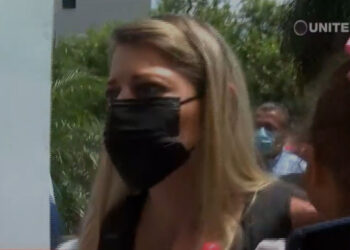 Esposa de Revilla se presenta en la Fiscalía a declarar por el caso PumaKatari