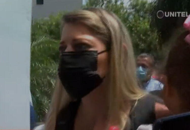 Esposa de Revilla se presenta en la Fiscalía a declarar por el caso PumaKatari