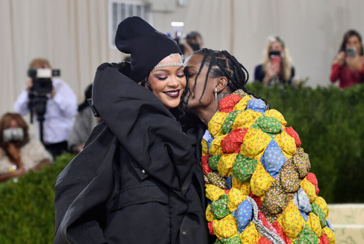 Diva pop Rihanna y el cantante rapero A$AP Rocky esperan su primer hijo