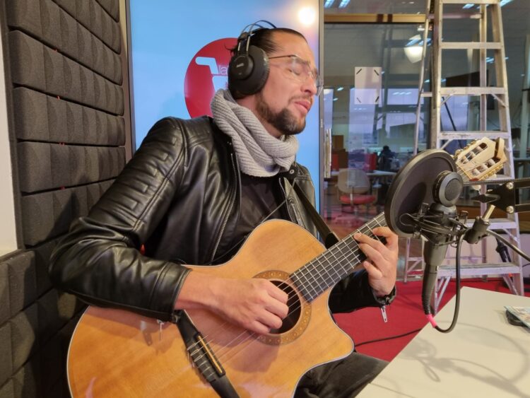 Rodrigo Rojas, en los estudios de La Razón. Foto: Rubén Atahuichi