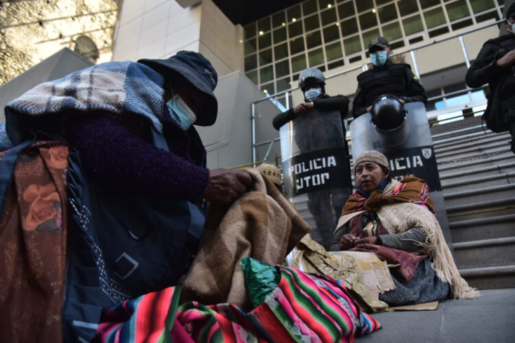 Víctimas y familiares de masacres de 2019 se radicalizan: reunión solo con el Presidente