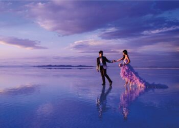 Una matrimonio en el salar de Uyuni. Foto: Bodas en el Salar de Uyuni (Facebook)