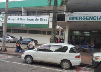 Médicos anuncian paro de brazos caídos para el viernes por ‘perjuicios’ en Santa Cruz