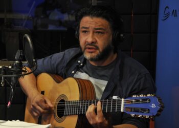 El cantautor Sergio Antezana trabaja en la preproducción de su próximo disco