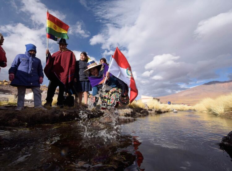 Una comisión visitó al manantial Silala hace tres años. Foto: La Razón