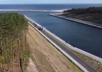 Polonia inaugura canal con salida al mar Báltico para evitar aguas rusas