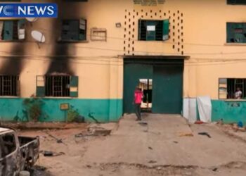 Escapan 300 presos en Nigeria tras presunto ataque de grupo yihadista Boko Haram