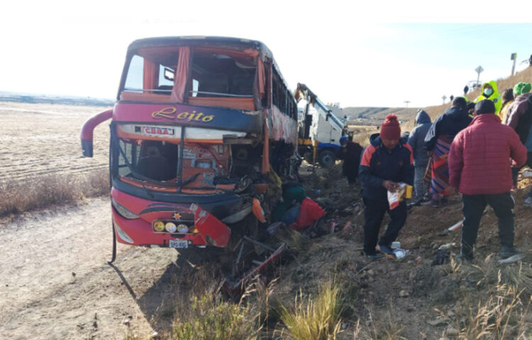 Un accidente en la carretera entre Oruro y Cochabamba deja 5 muertos y 15 heridos