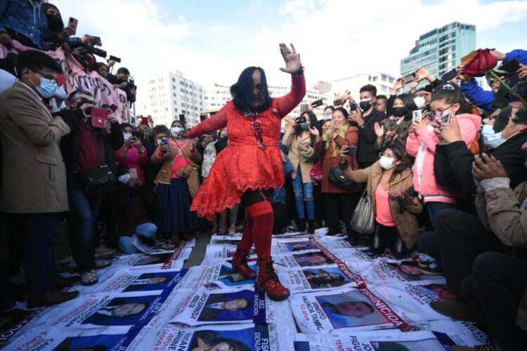 Galindo baila ‘Digipi, diripi, diripipiriti’, descarta postular a la Defensoría del Pueblo