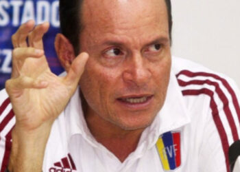 Multa de $us 24.000 para técnico acusado de abuso sexual por fútbolistas venezolanas