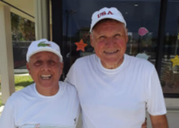 Benavides avanza a paso firme en el Mundial Senior de tenis
