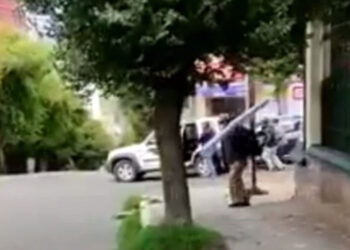 Antisociales fuertemente armados atracan en el centro de La Paz y se llevan $us 40.000