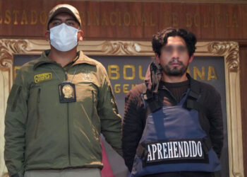 Imputan por pornografía a un hombre que filmaba a estudiantes, padres de familia piden seguridad