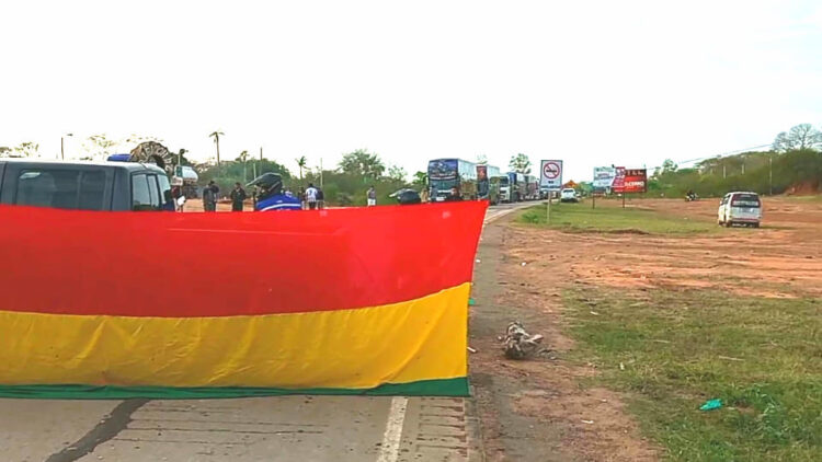 Bloqueo en Roboré paraliza el tránsito hacia Brasil por la Bioceánica