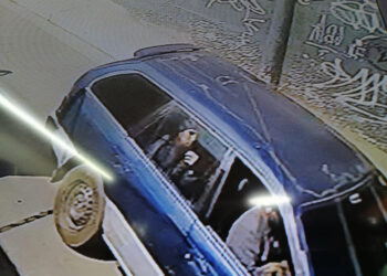 Policía arresta a conductor de taxi que arrojaba explosivos en calles y casas de Villa El Carmen