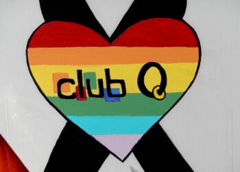 El sospechoso detenido por el tiroteo en una discoteca LGTBI en el estado norteamericano de Colorado, ha sido imputado por cinco cargos.