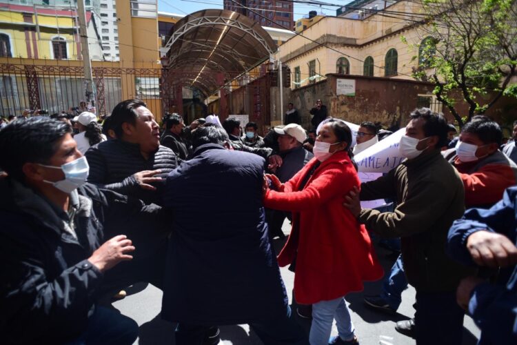 Tras la cumbre, transportistas convocan a cabildo por el reordenamiento vehicular