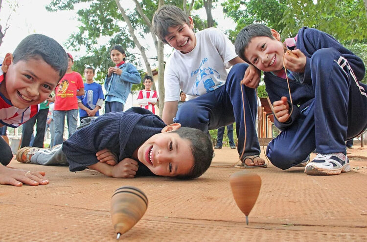 La Policía rememorará juegos de antaño para reducir el uso del celular en niños y adolescentes