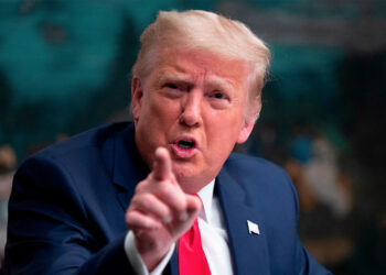 Trump pone en apuros a sus seguidores con sus cromos digitales.
