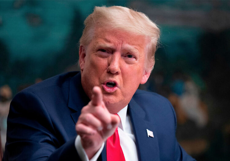 Trump pone en apuros a sus seguidores con sus cromos digitales.