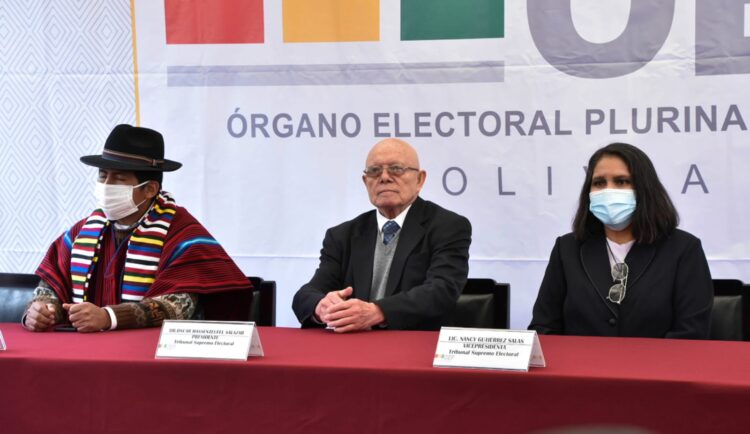 Algunos vocales del Tribunal Electoral.