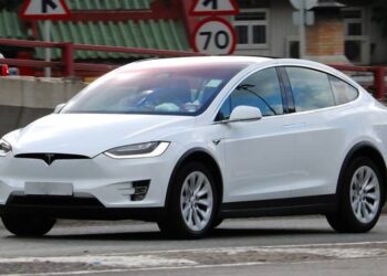 Cierre temporal de usina de Tesla en China reduce entregas por primera vez en dos años