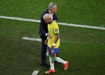 «Neymar potencializa a Brasil», dice Tite