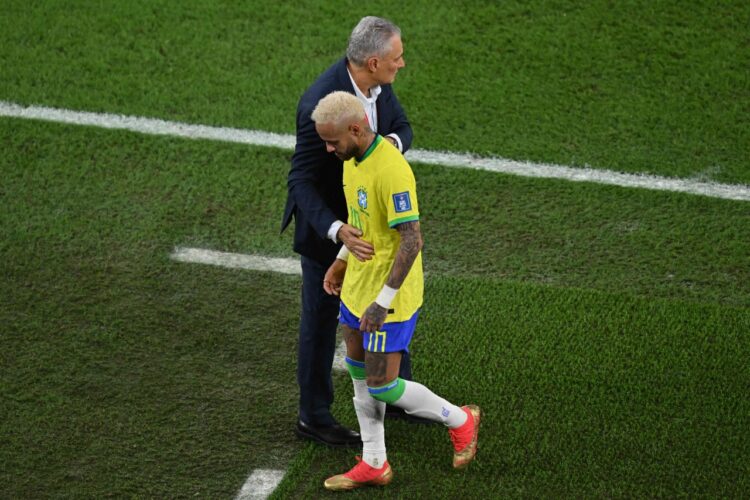 «Neymar potencializa a Brasil», dice Tite