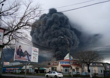 Ucrania denuncia una ‘masacre deliberada’ de civiles y Rusia bombardea Odesa