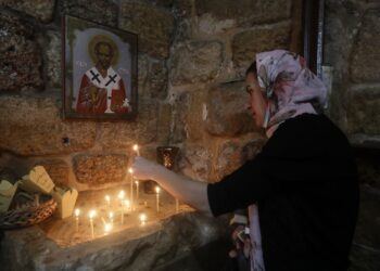 Ucrania celebra la Pascua ortodoxa bajo las bombas