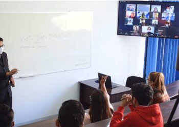 Todo listo para el retorno a clases: la Universidad de los Andes incorpora tecnología híbrida inteligente en sus aulas