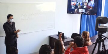 Todo listo para el retorno a clases: la Universidad de los Andes incorpora tecnología híbrida inteligente en sus aulas