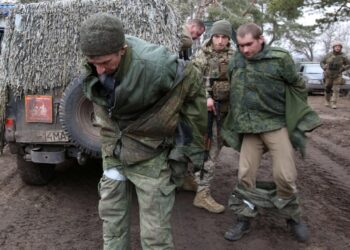 Las fuerzas ucranianas detienen a militares de la autoproclamada República Popular de Lugansk. Foto: AFP