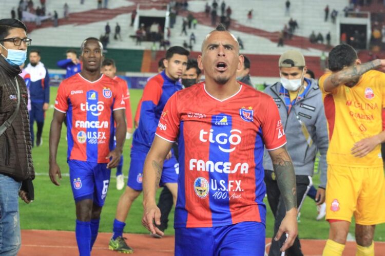 Universitario de Sucre no quiere descender por ‘mesa’