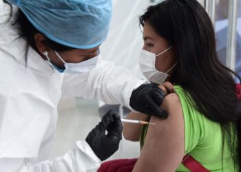 La sexta ola preocupa, Arias considera urgente declarar como obligatoria la vacunación