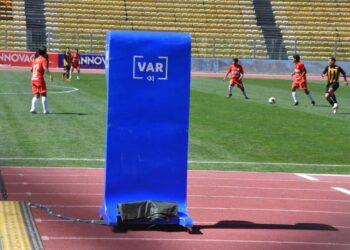 El VAR corrige 152 errores arbitrales en el fútbol boliviano
