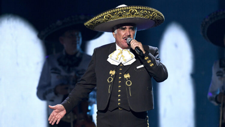 Juez detiene estreno de serie sobre astro mexicano Vicente Fernandez