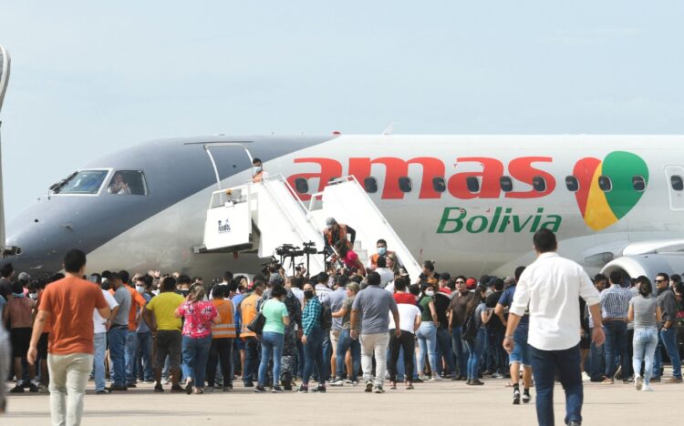 Pasajeros en vilo, BoA y Amaszonas sin vuelos por los problemas en Viru Viru